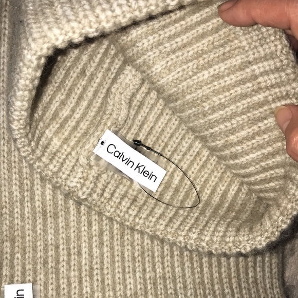 Calvin Klein hat and infinity scarf 🧣 set New without tags cream and white - Picture 4 of 9